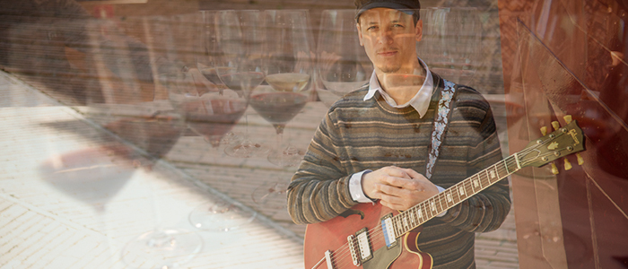 COMPRA LA TEVA ENTRADA PEL CONCERT DE KURT ROSENWINKEL Y VIU L´EXPERIÈNCIA ´DOWNBEAT BLINDFOLD & WINEFOLD TEST´