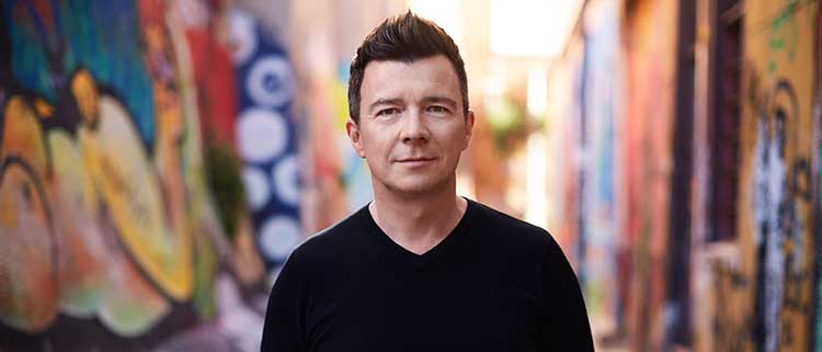 RICK ASTLEY EN CONCIERTO EN EL GUITAR BCN 2017